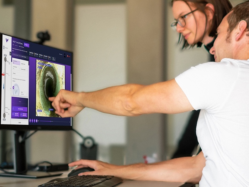 AI_Desktop_two_people